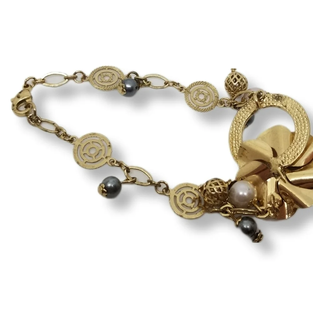 GOLDTONE FLORAL DESIGN & FAUX PEARL CHAIN BRACELET